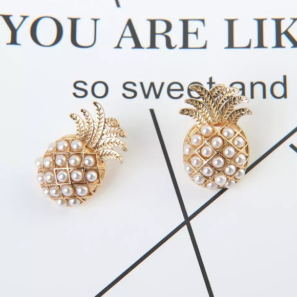 'Make the Cut' Pineapple Pearl Bead Accent Earring - Picture 6 of 8